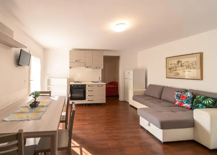 Miramare Apartmán *